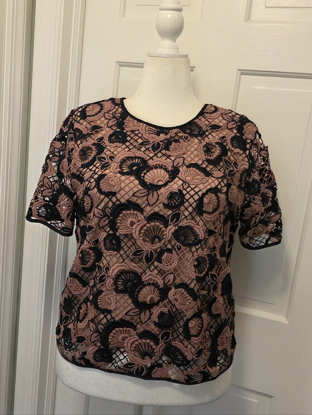 NWT Ann Taylor Black Lace Floral Overlay Top with Dusty Rose Lining Size 14